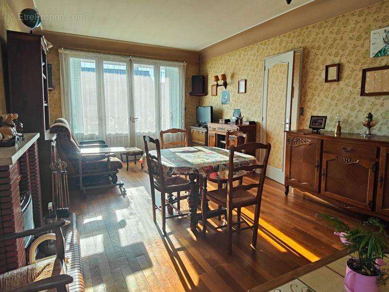 Maison à SAUZE-VAUSSAIS