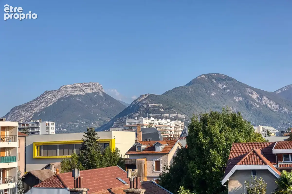 Flaubert / Stalingrad : T3 traversant avec balcon dans copropriété ravalée - photo 4