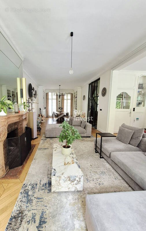 Maison 290 m² à Roubaix  - photo 3