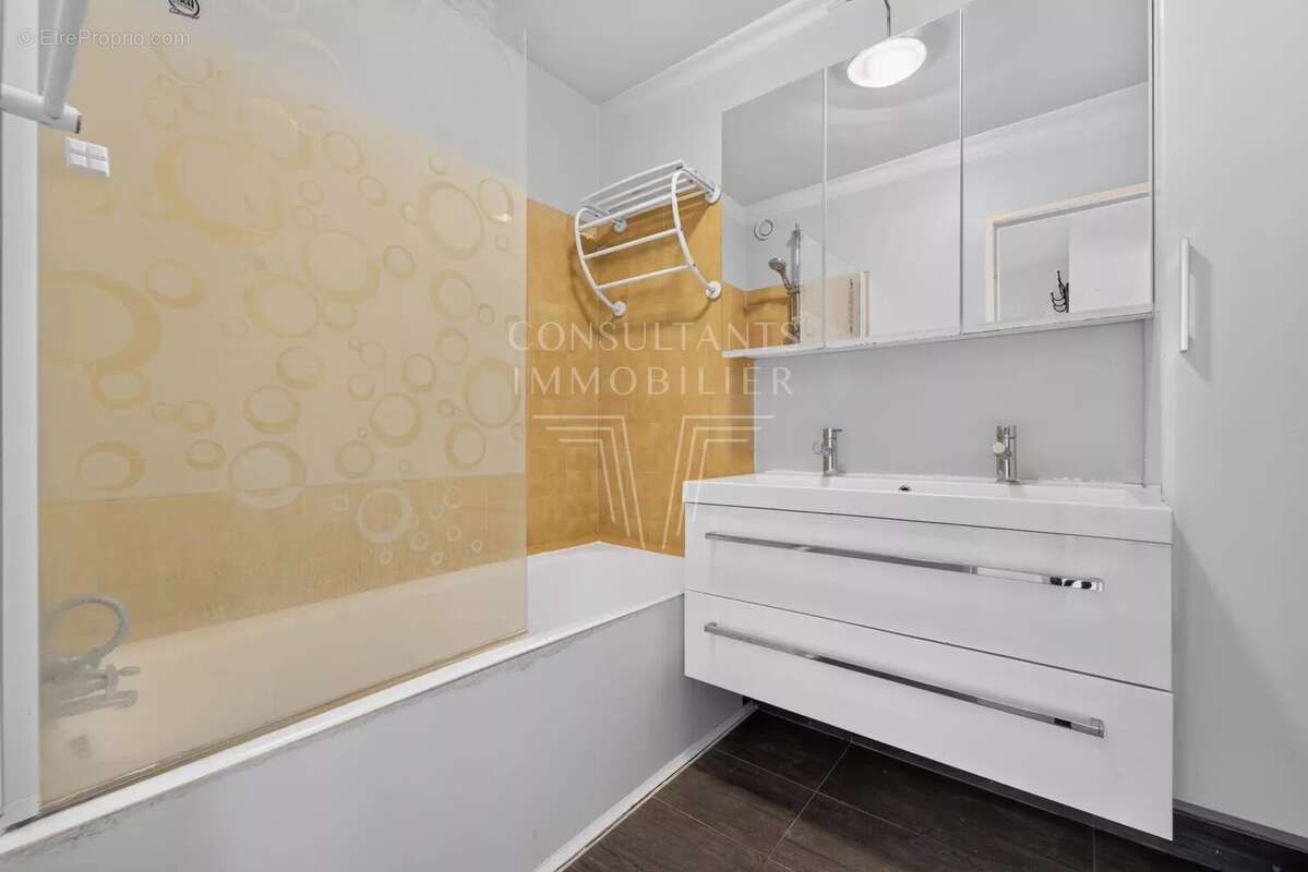 Appartement à PARIS-15E