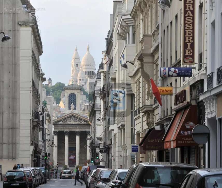 Commerce à PARIS-9E