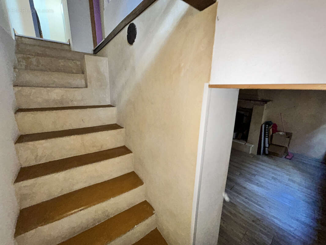 Maison à SAINT-QUENTIN-LA-POTERIE
