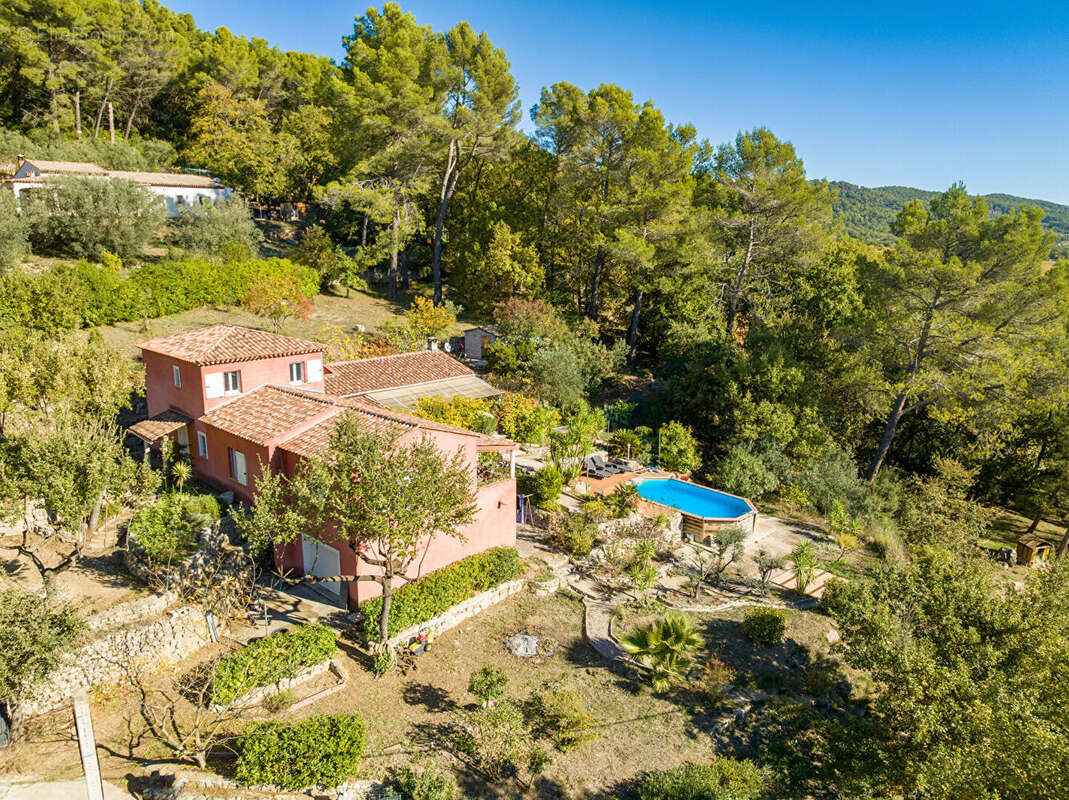 À VENDRE EN EXCLUSIVITÉ - CALLAS Maison 4 chambres avec piscine et grand terrain de 3205 m² - photo 25