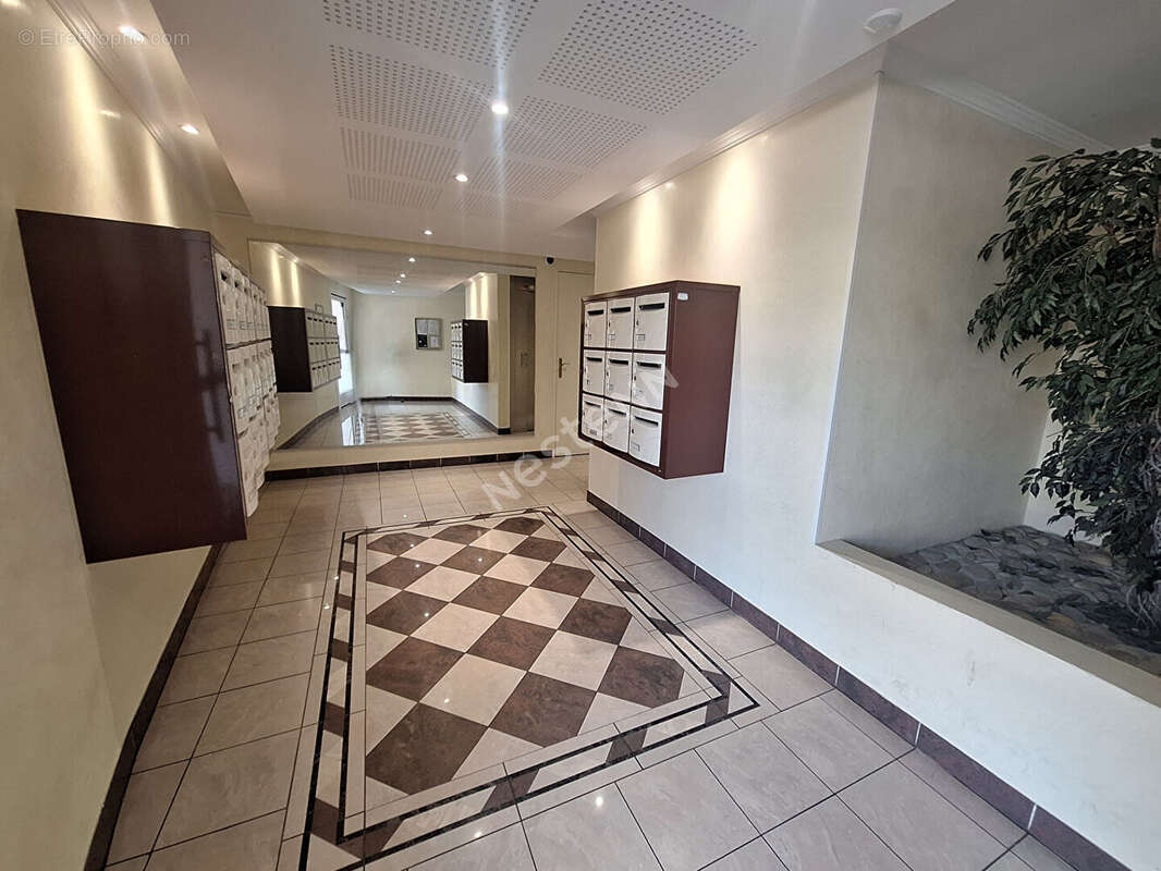 Appartement Hyères T2- 39.45m² - Balcon - Stationnement - photo 7