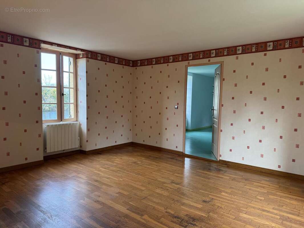 Chambre 1 (1er étage) - Maison à ALLAS-LES-MINES