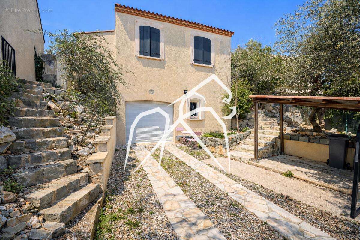 Maison à COURNONSEC