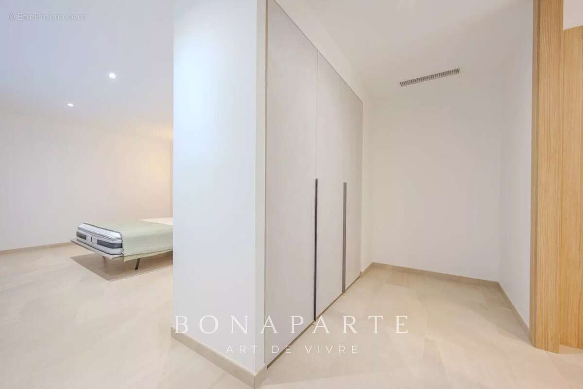 SAINT-TROPEZ - GASSIN [VILLE] – Exclusivité : Superbe villa-appartement en duplex avec vue mer exceptionnelle - photo 26