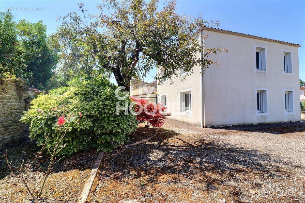 Maison à SAINT-GERMAIN-DE-MARENCENNES
