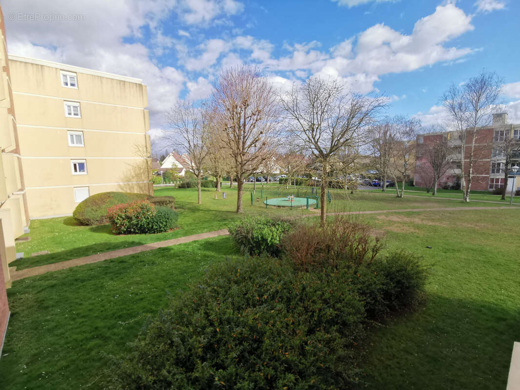 Appartement à EZANVILLE