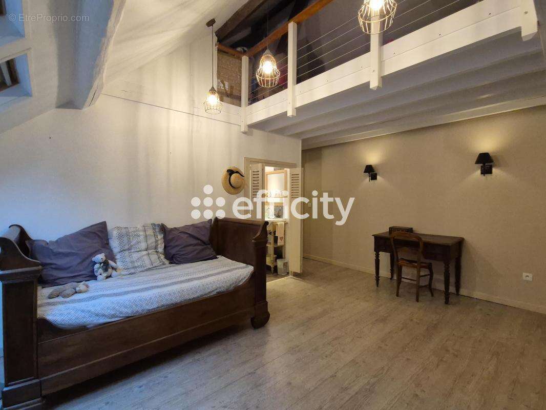 Maison à REIGNAC-SUR-INDRE