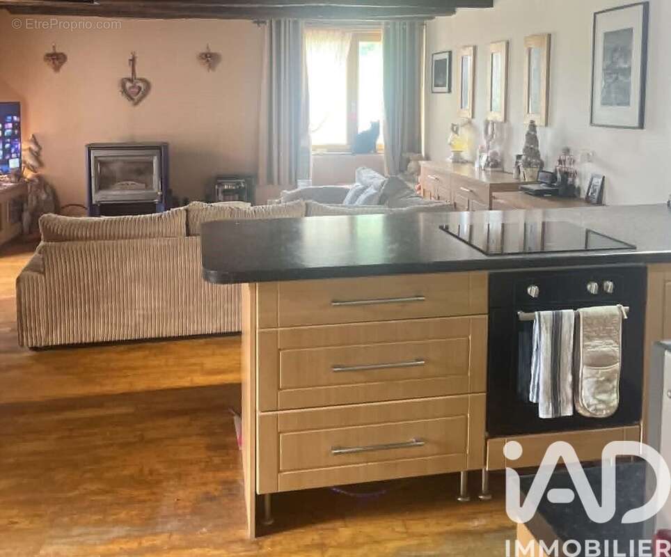 Maison 137 m² à Saint-Macoux  - photo 5