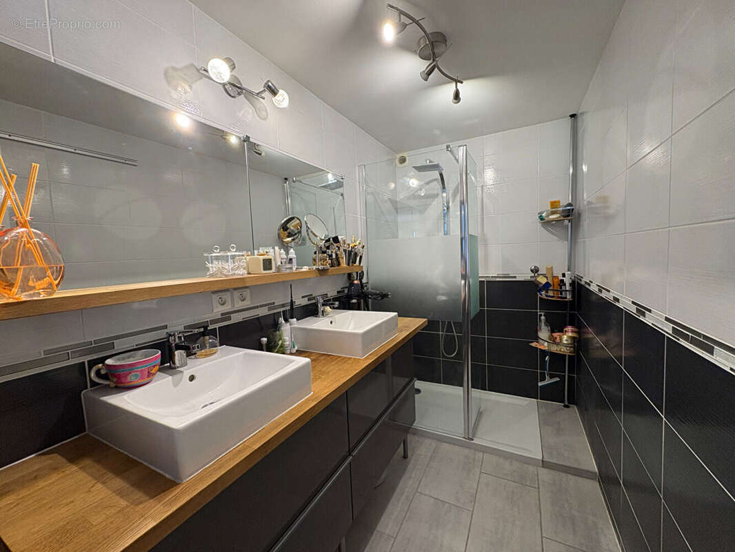 Appartement Louer 3 pièce(s) 72 m2 - photo 11