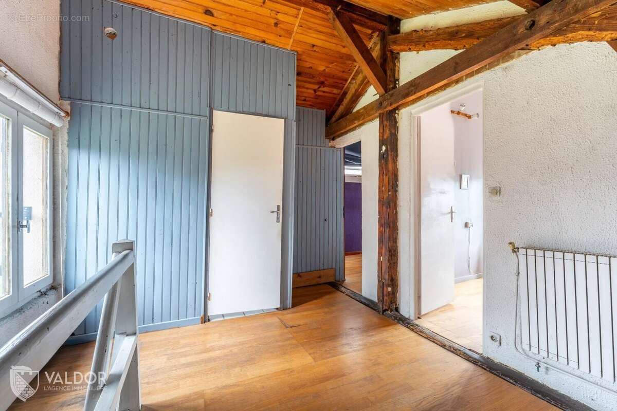 Maison à LA TOUR-DE-SALVAGNY