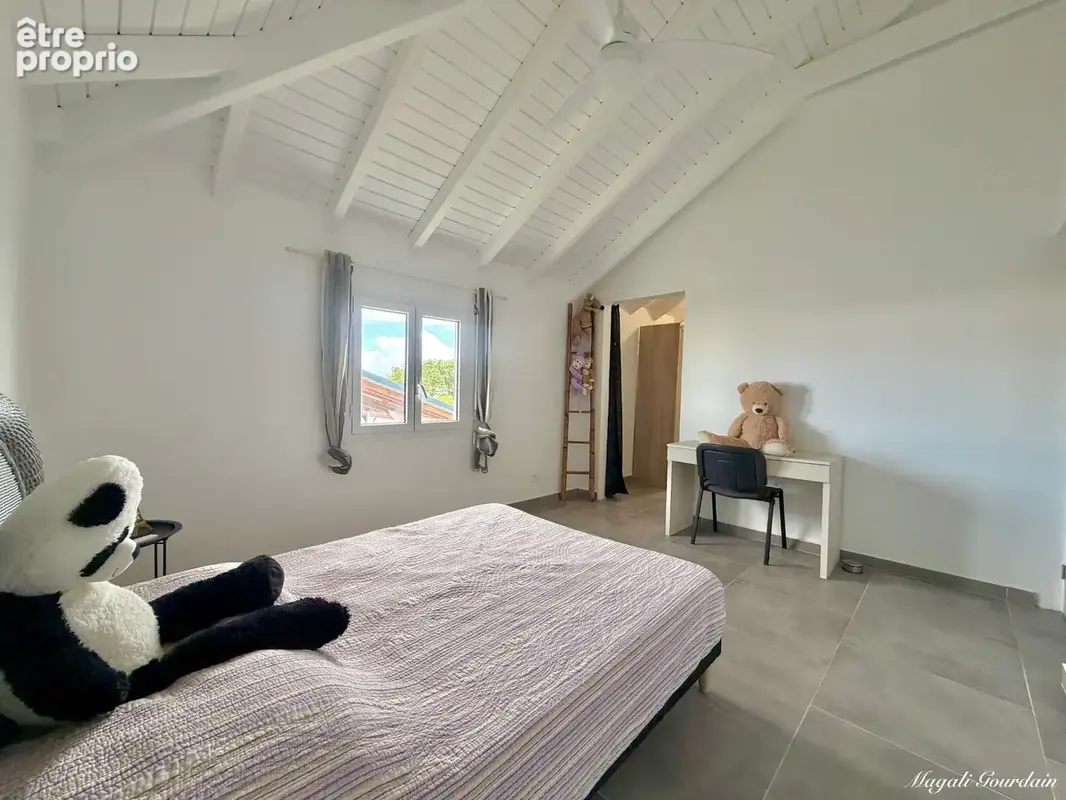 A vendre – saint-françois – villa contemporaine 2024 avec piscine & t2 indépendant - photo 11