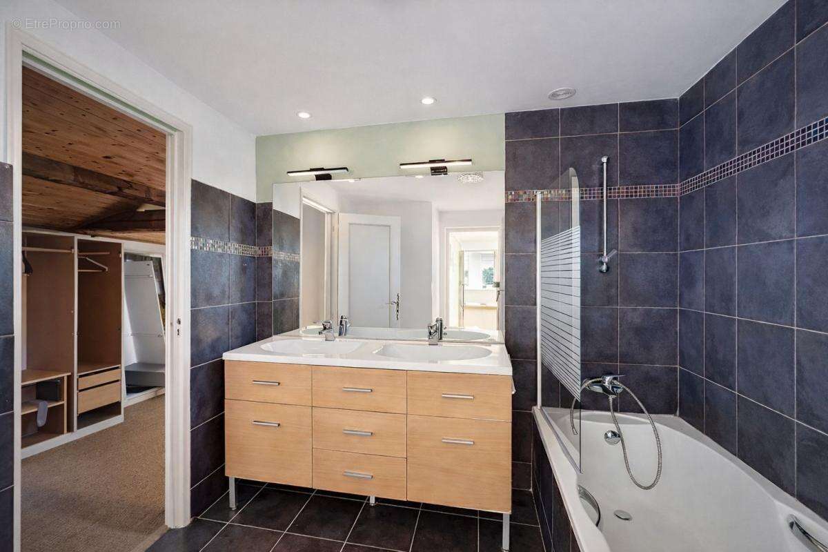 Appartement à MOUGINS