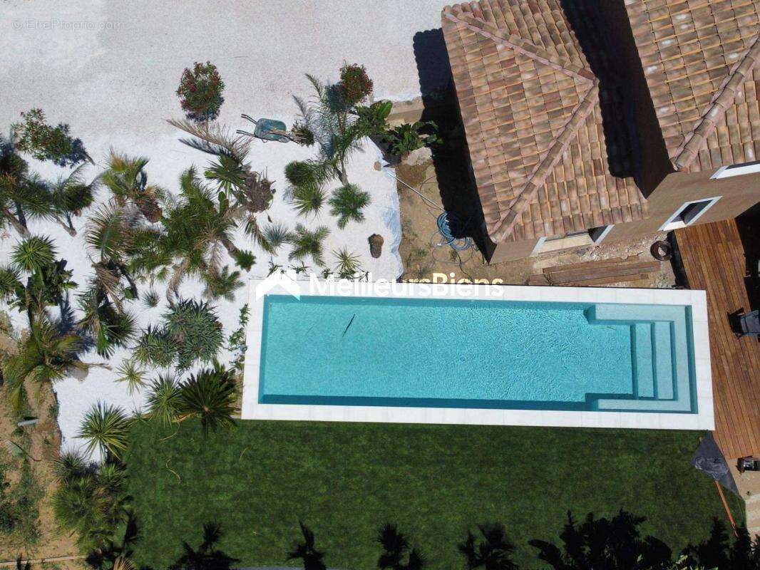 Maison à ROQUEBRUNE-SUR-ARGENS