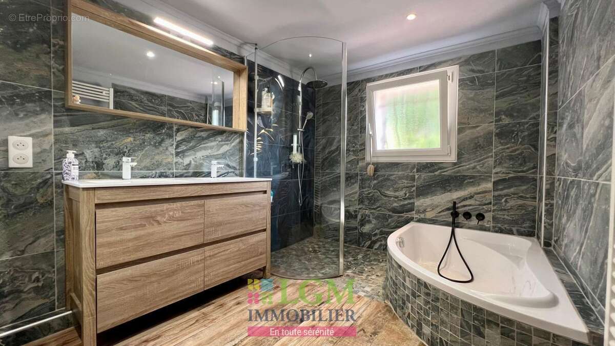 Maison à SAINT-PRIVAT-DES-VIEUX