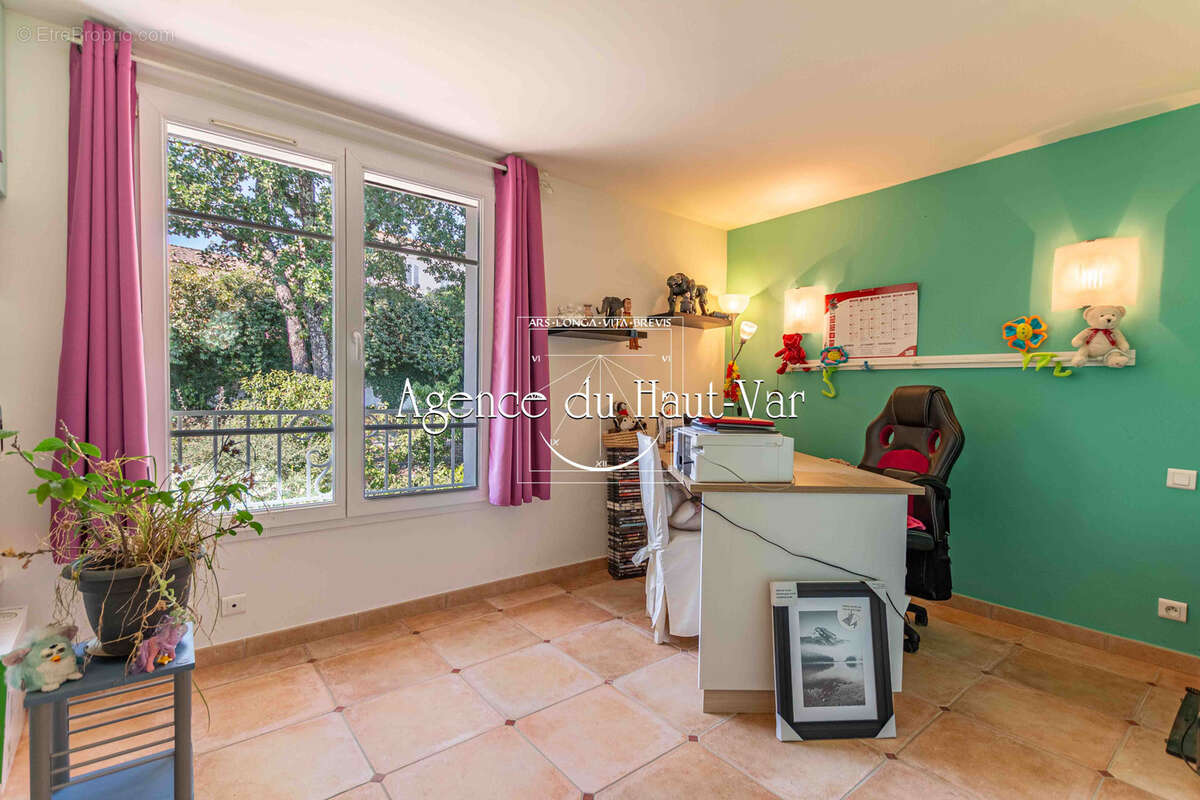 Villa 230m2 avec piscine, et jolie vue - photo 18