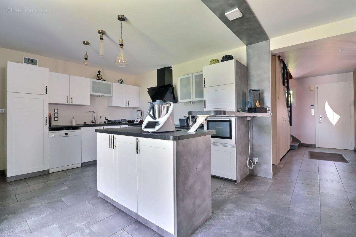 Maison familiale de 154 m² bénéficiant d'une construction indépendante de 53 m², piscine chauffée et multiples possibilités - photo 7