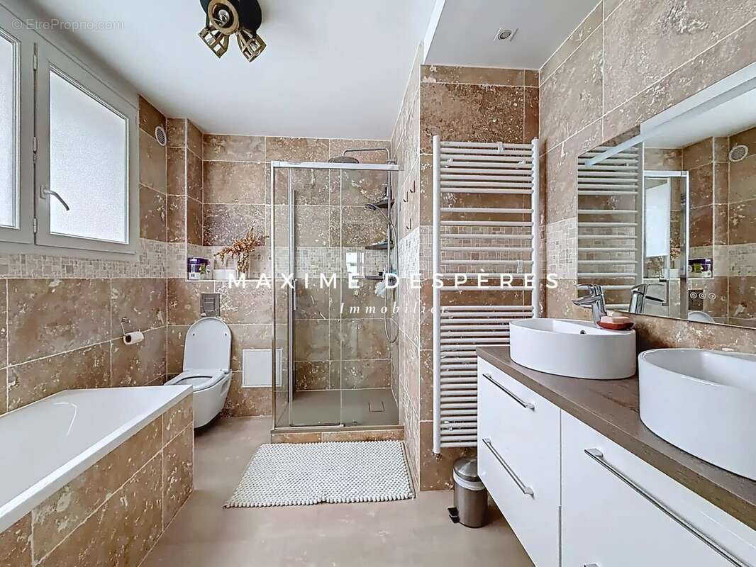 Appartement à NEUILLY-SUR-SEINE