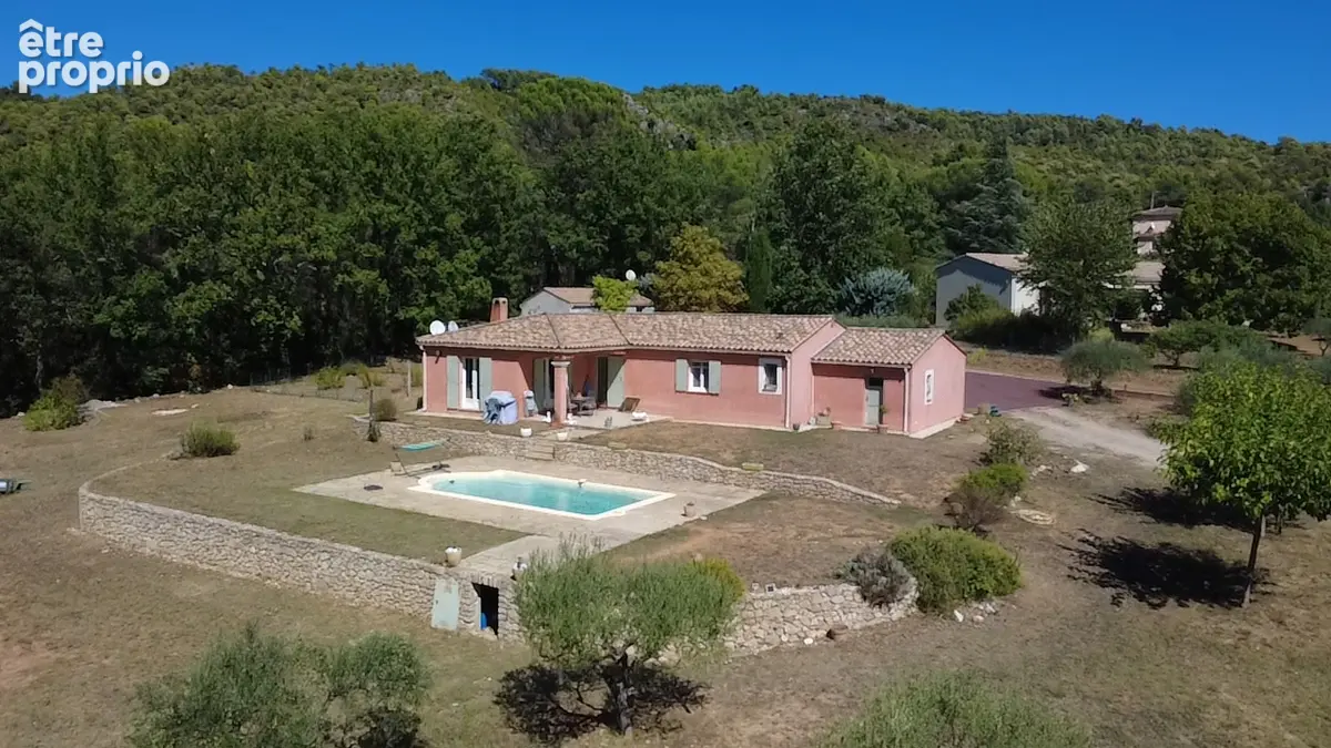Maison 6 pièces à vendre à Villecroze avec vue campagne et piscine - photo 2