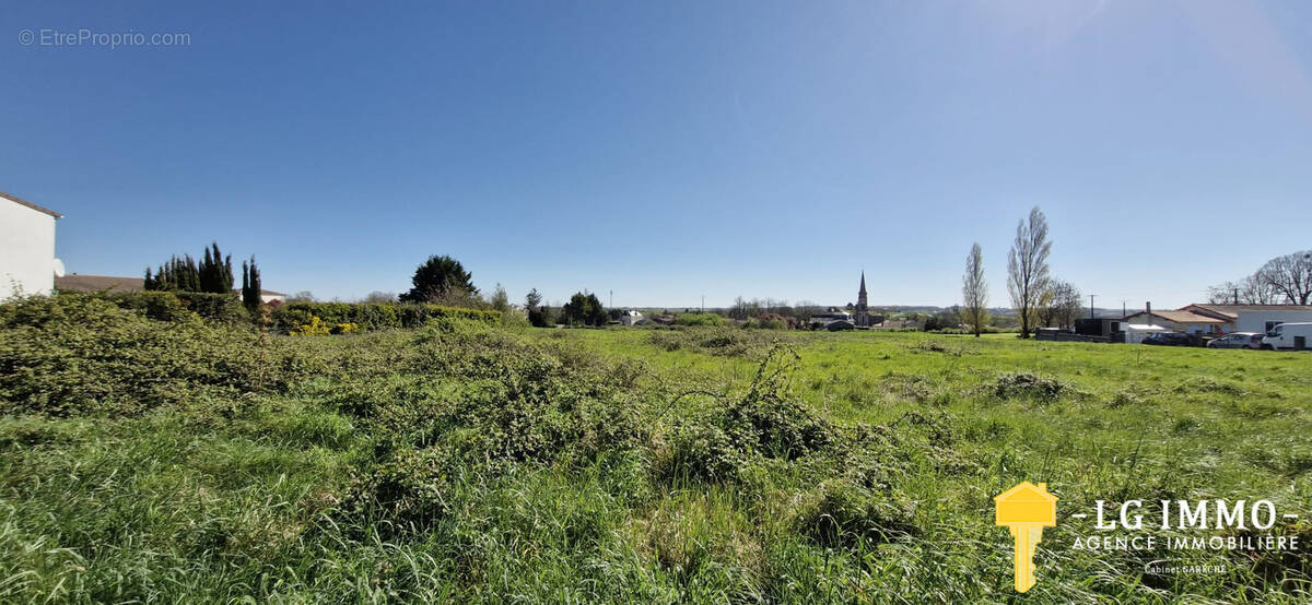 Terrain à MORTAGNE-SUR-GIRONDE