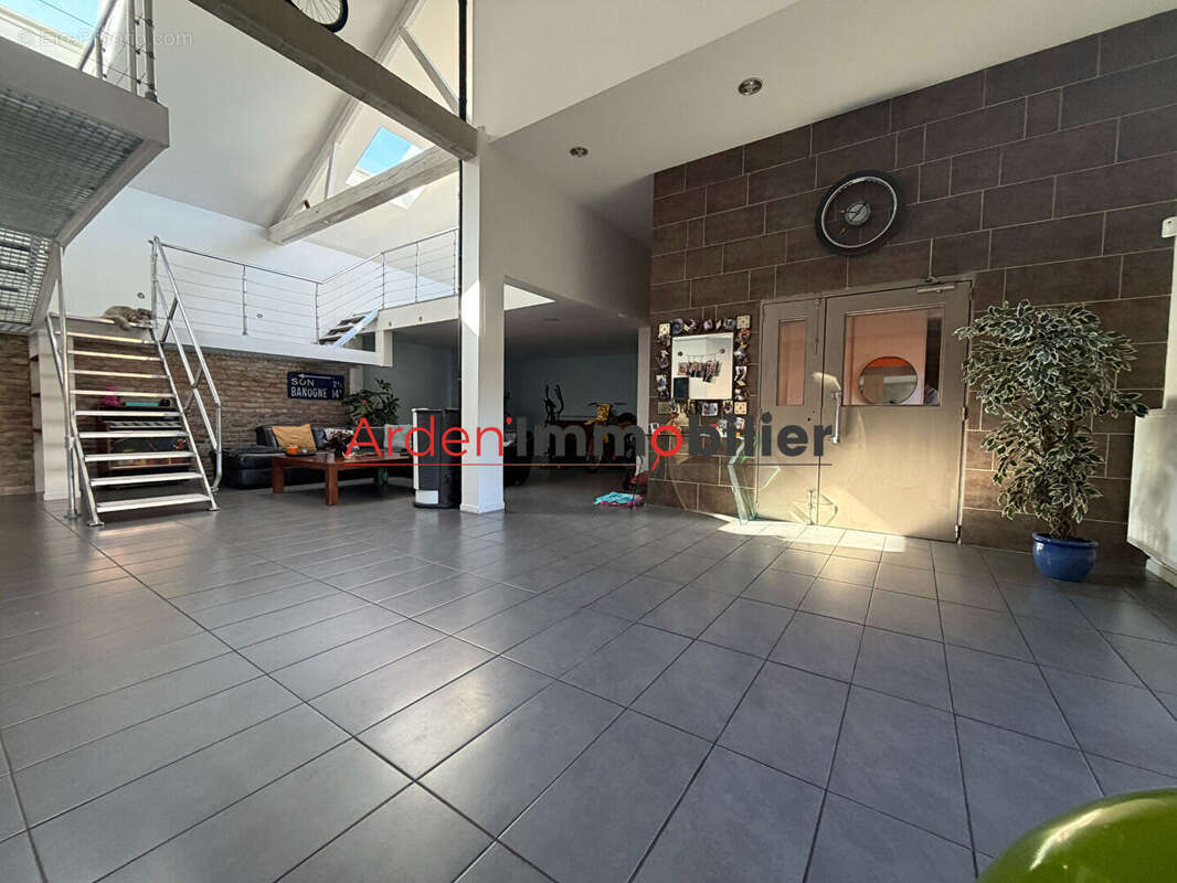 Ensemble immobilier d'exception à Vendre à Rethel - 10 Pièces, 254,95 m² sur Terrain de 393 m² - photo 6