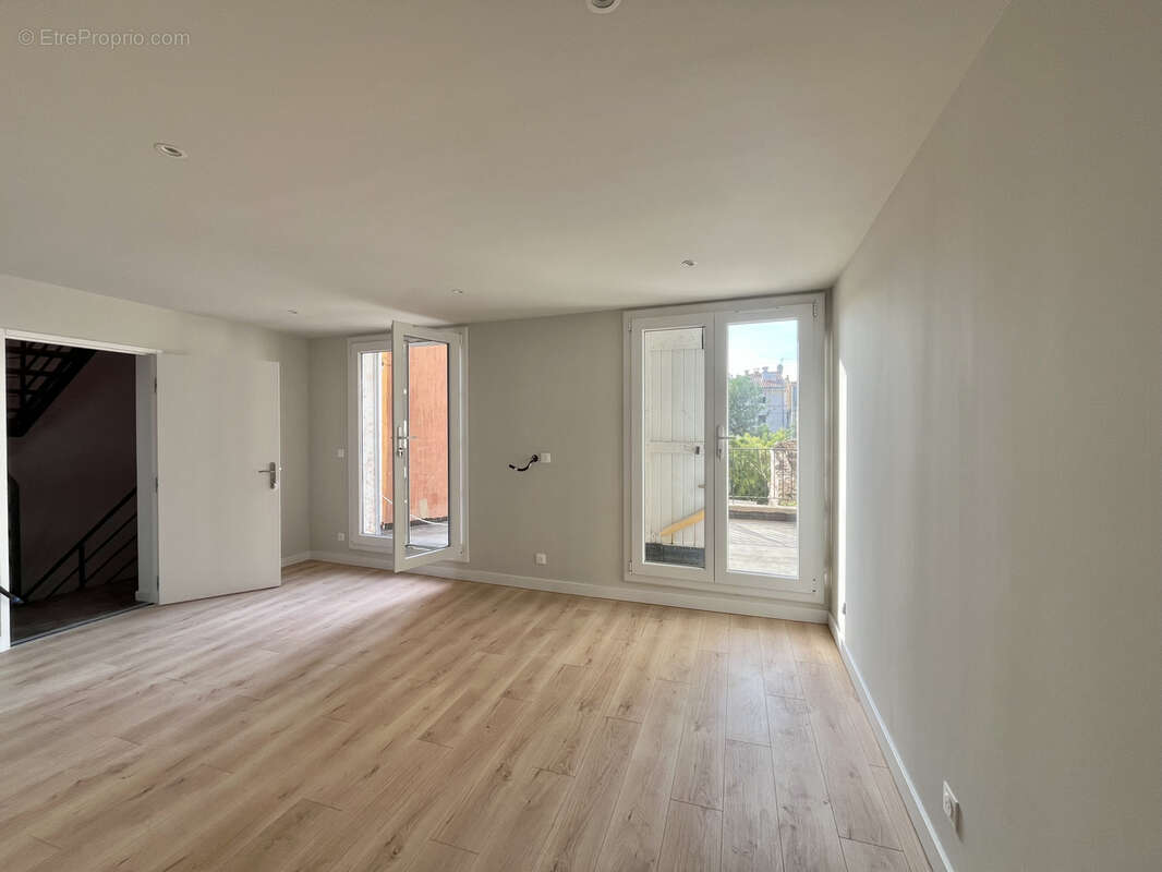 Appartement à MARSEILLE-1E