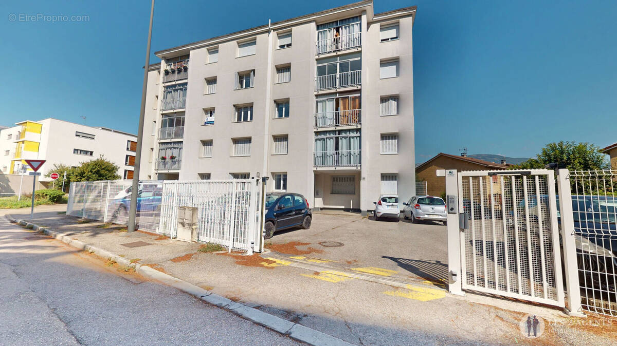 Appartement à SAINT-MARTIN-D'HERES