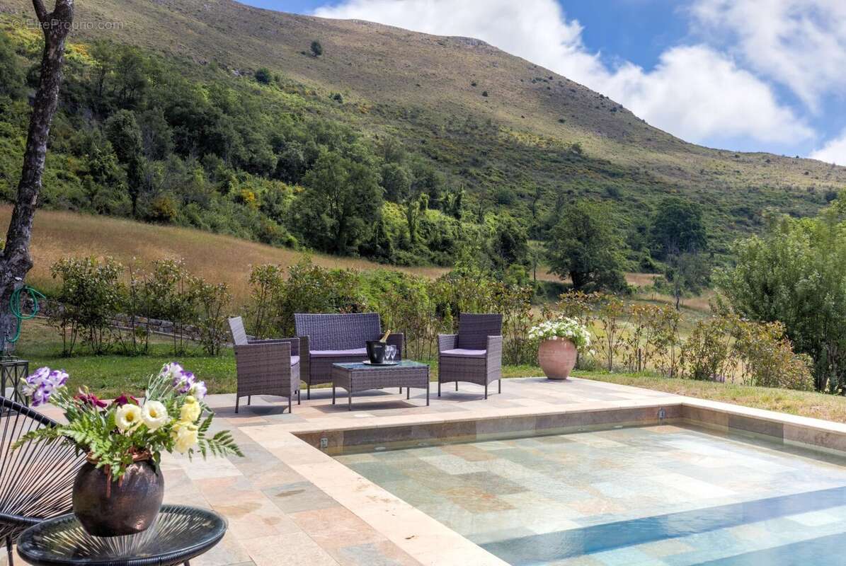 Maison à TOURRETTES-SUR-LOUP