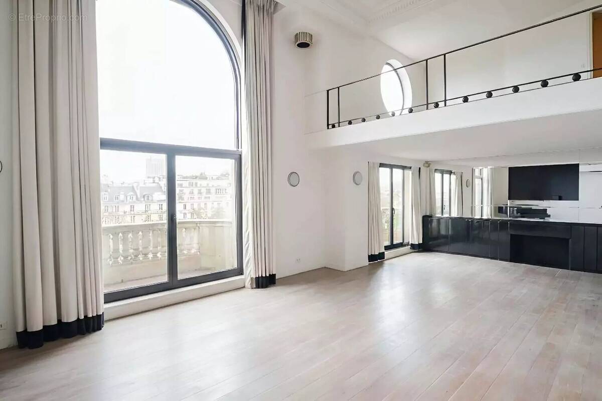 Appartement à PARIS-16E