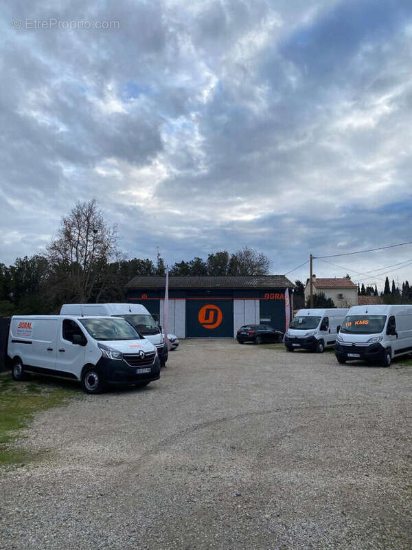 Commerce 210 m² à Salon-De-Provence  - photo 7