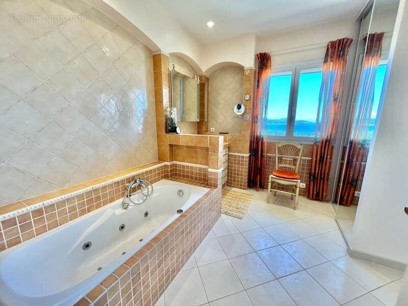 Villa d’Exception à Saint-Aygulf – Vue Mer Panoramique & Cadre Unique - photo 19