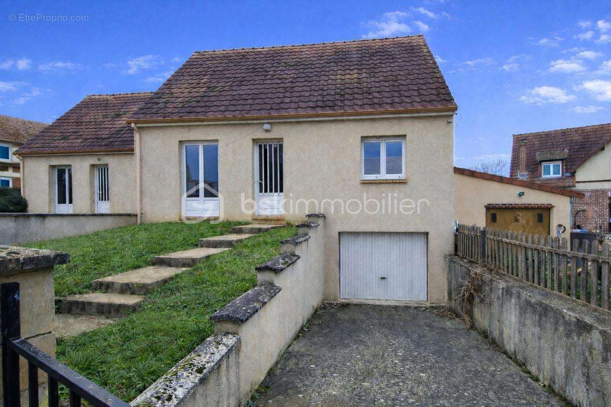 Maison à CHARMES