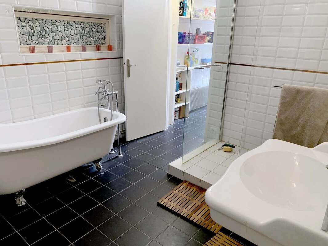 Commerce à PARIS-10E