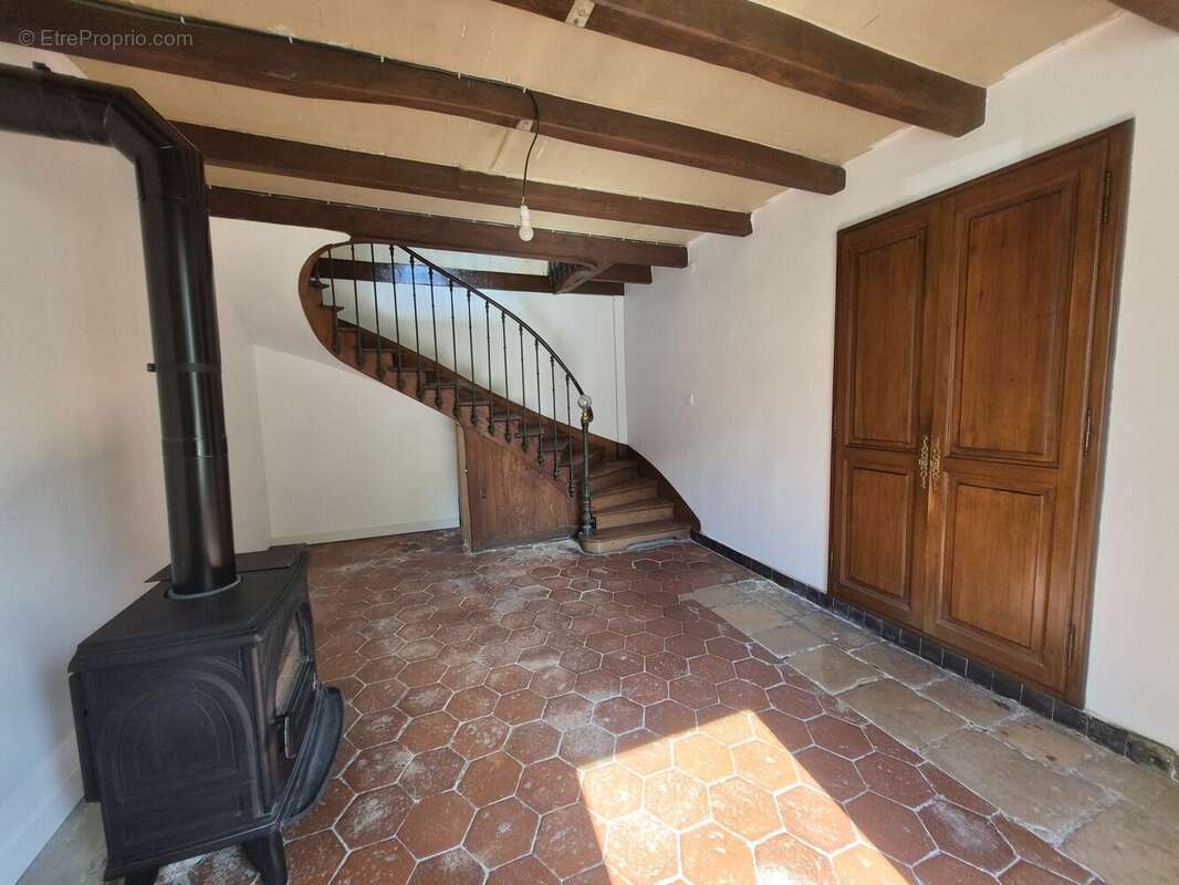 Maison à VILLENEUVE-LA-COMTESSE