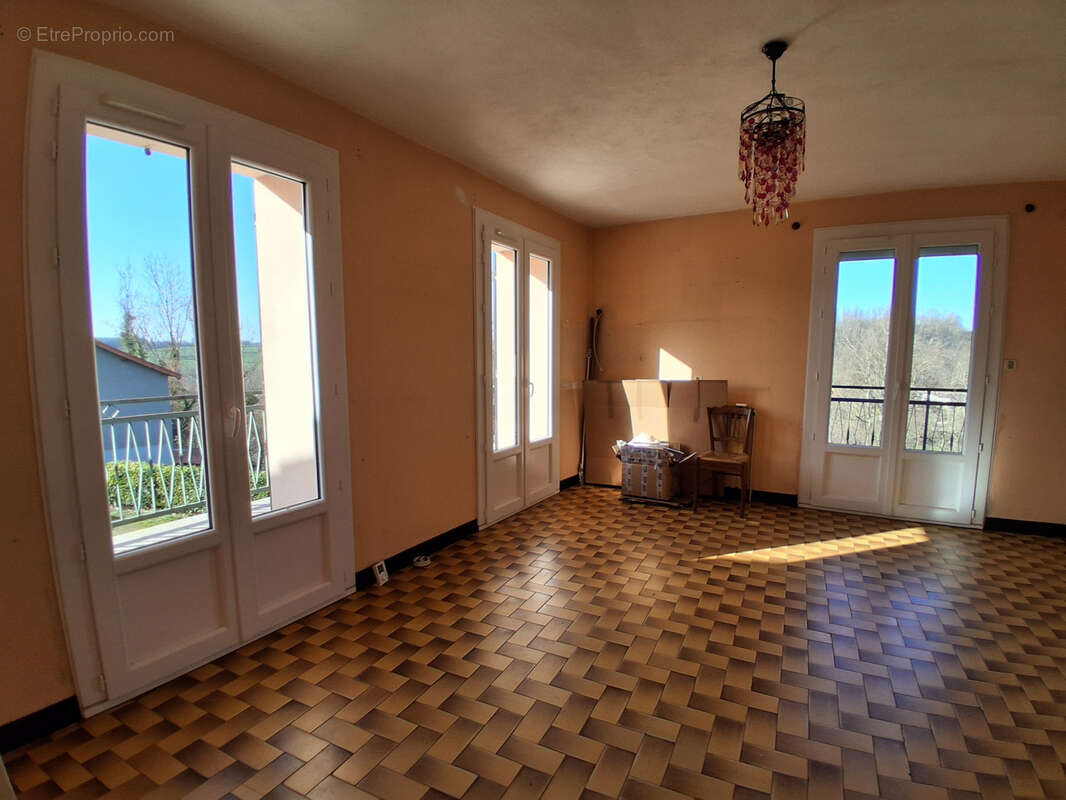 Maison à SAINT-DENIS-DE-CABANNE