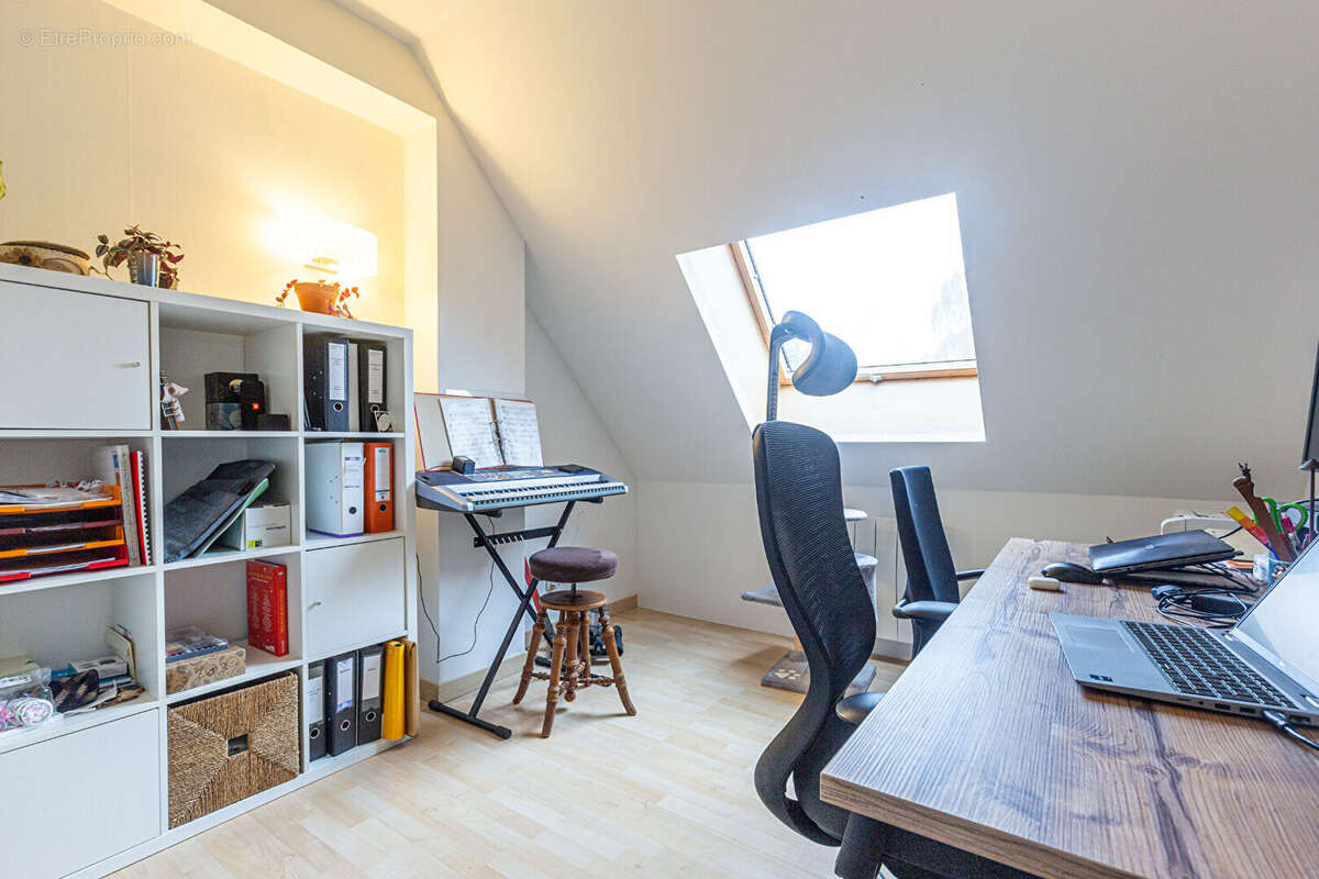 Agence immobiliere laforet - "monstera" - poisy - appartement duplex t4 de 96.01m² (84,05m2 carrez) - dernier etage - terrasse - - photo 13