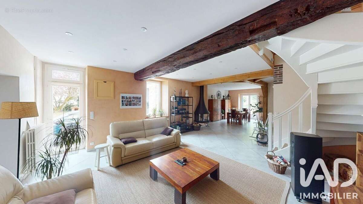 Maison 181 m² à Plessis-Saint-Jean  - photo 2