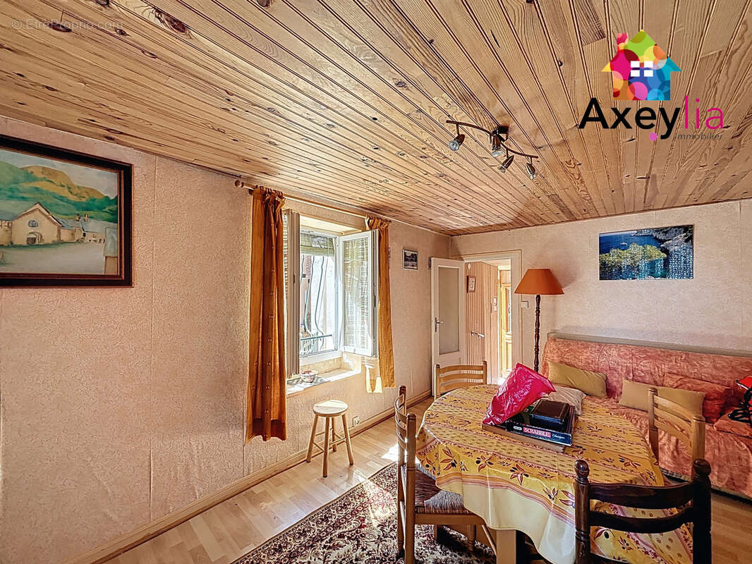 A vendre - renaison centre - maison de bourg, terrain, dependances et maisonette supplementaire - photo 10