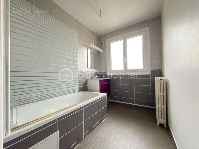 Appartement à VERNEUIL-L'ETANG