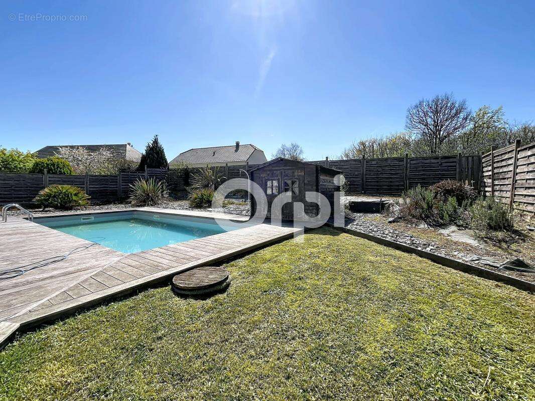 Maison à SAINT-PANTALEON-DE-LARCHE