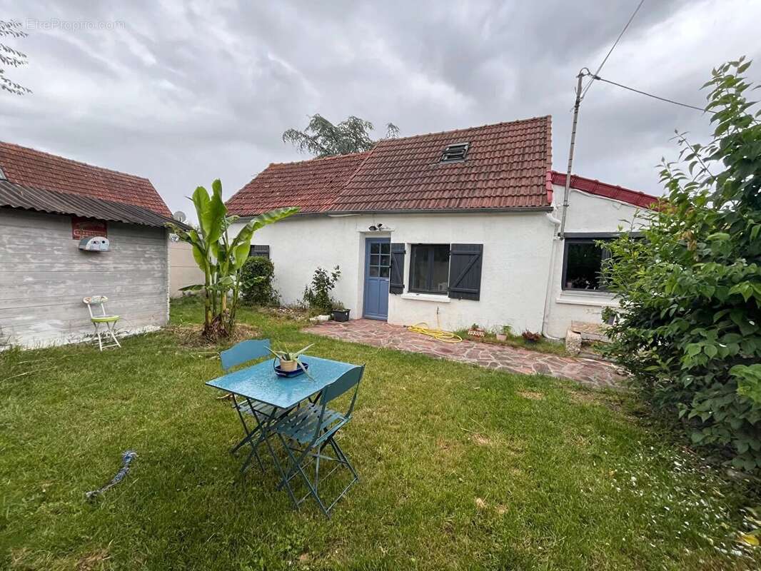 Maison à MONDONVILLE-SAINT-JEAN