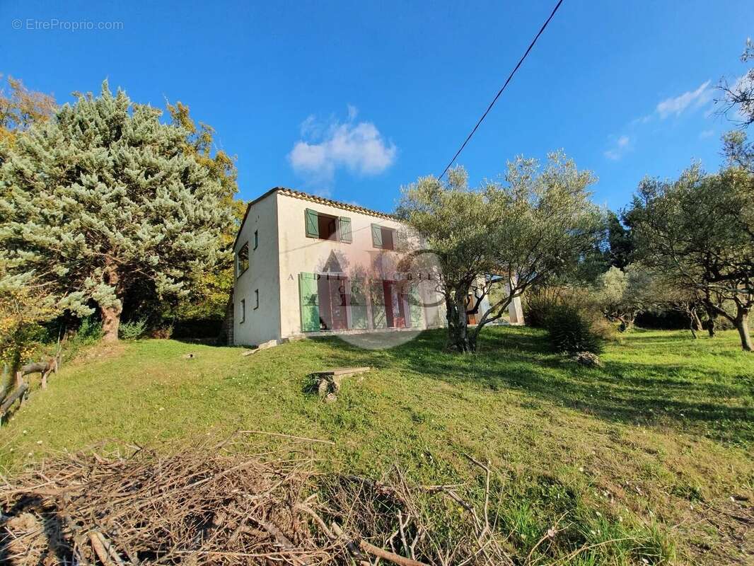 Maison à TOURRETTES