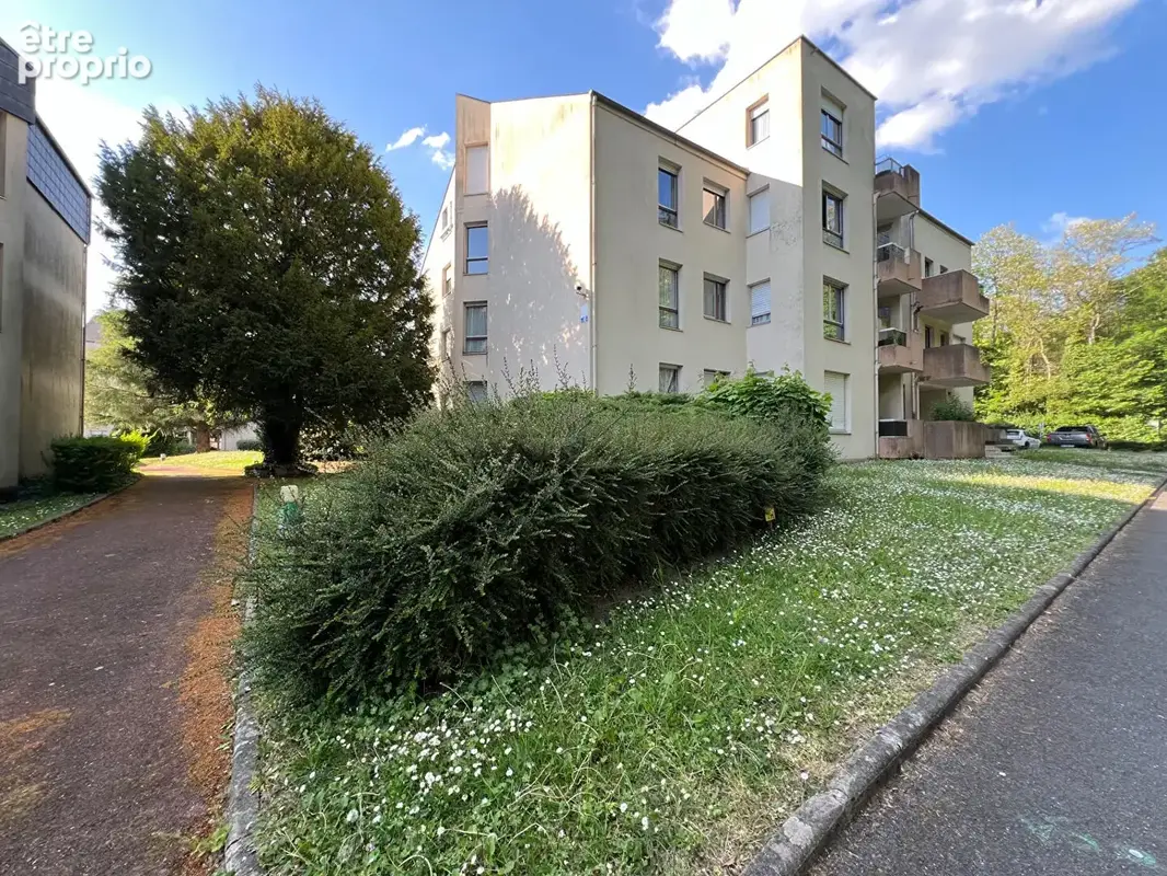Appartement à SAINT-JEAN-DE-BRAYE