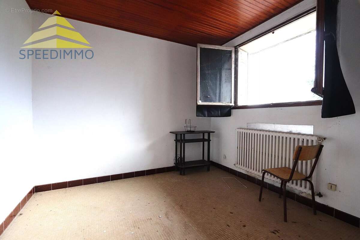 Maison à MANDRES-LES-ROSES