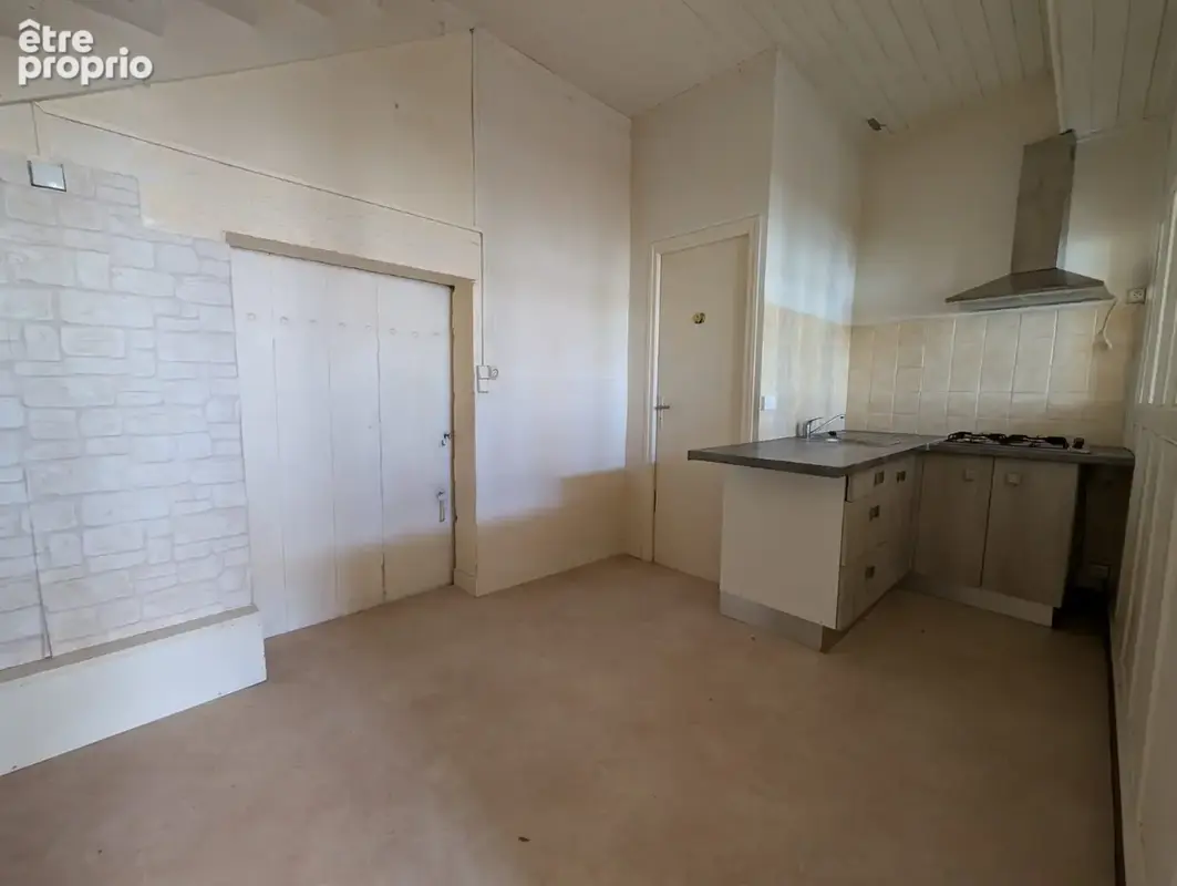 Maison de village en pierre au cœur du bourg - photo 4
