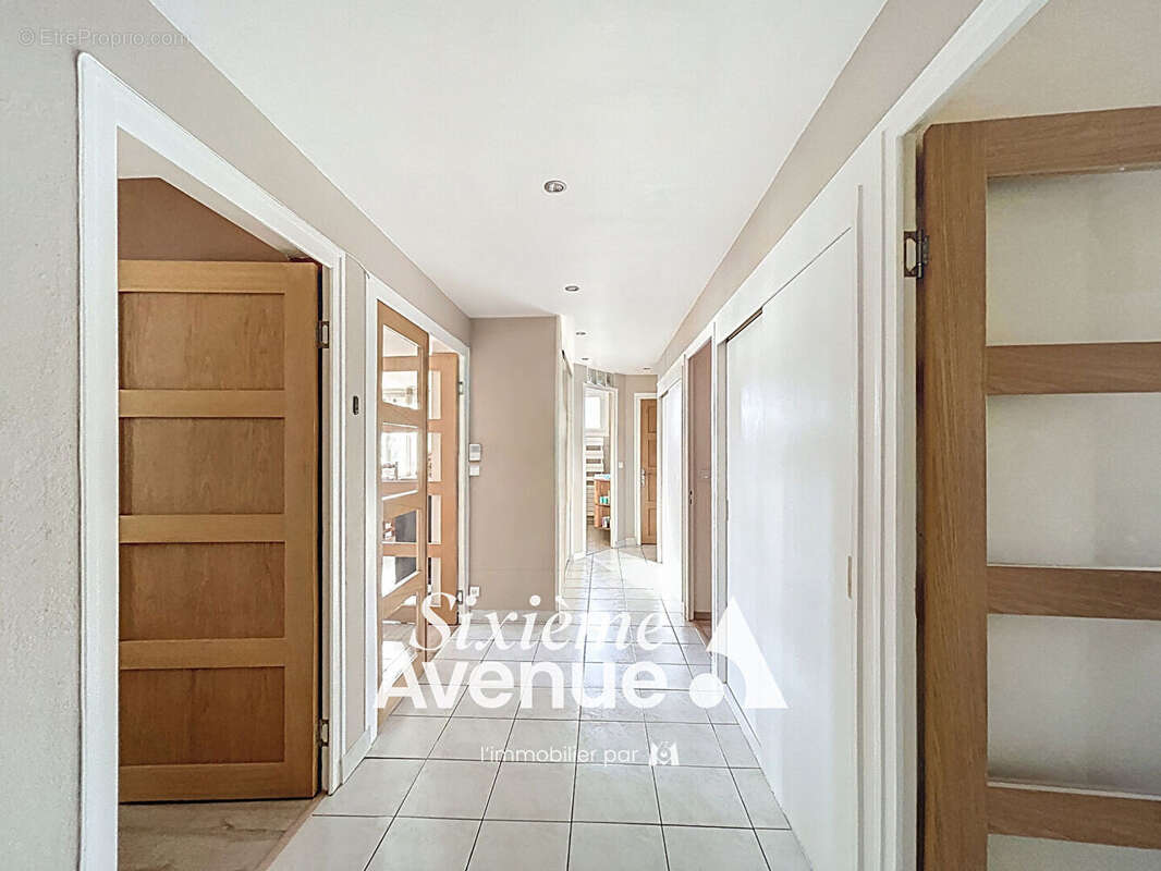 Appartement à DECINES-CHARPIEU