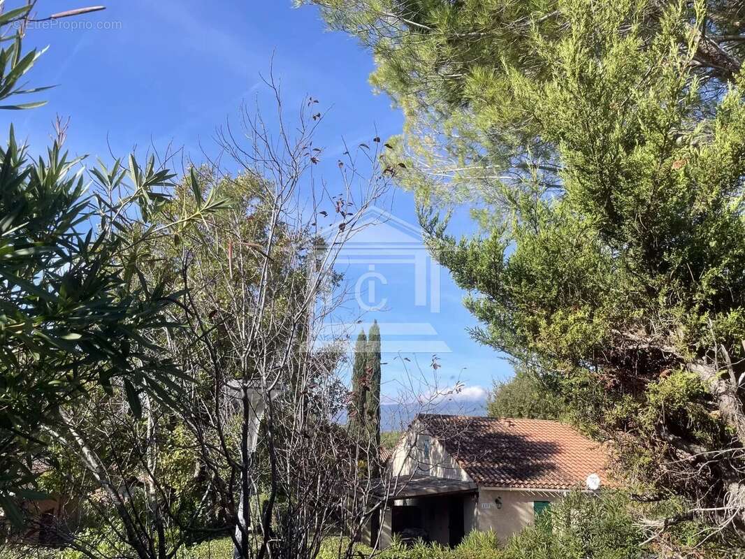 Maison à TOURRETTES