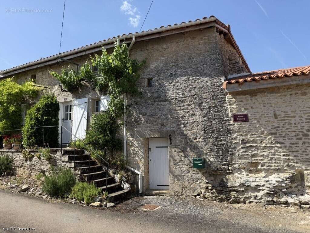 Maison à NANTEUIL-EN-VALLEE